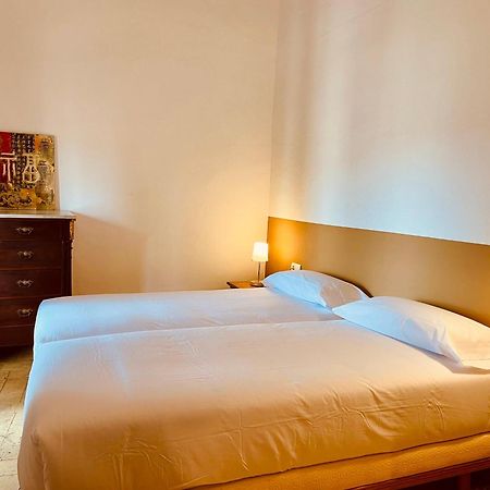 קסטלו דה אמפוריאס Apartaments Can Gibert מראה חיצוני תמונה