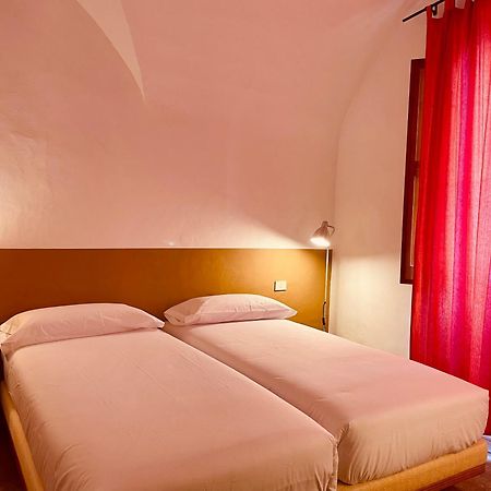 קסטלו דה אמפוריאס Apartaments Can Gibert מראה חיצוני תמונה