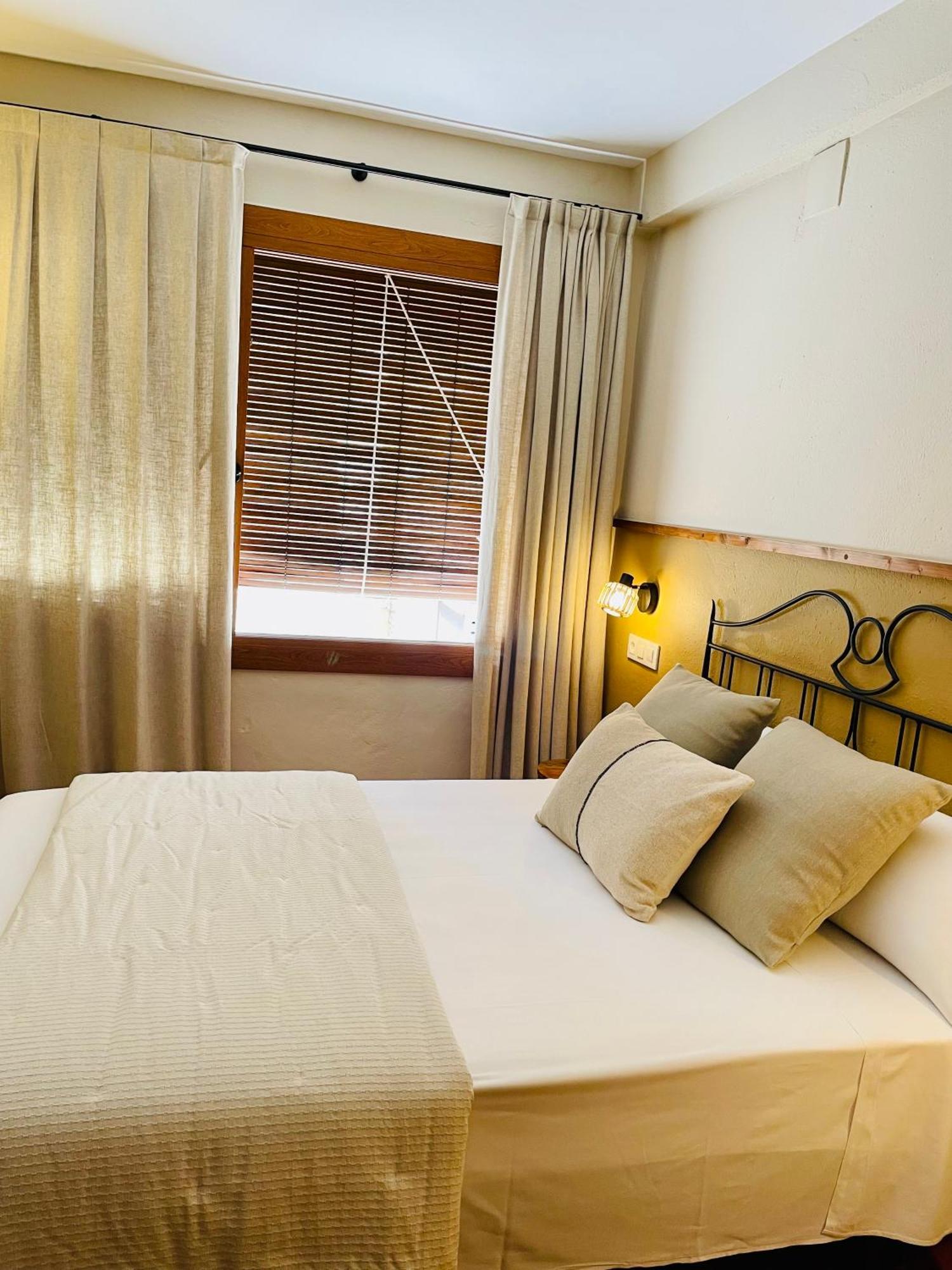 קסטלו דה אמפוריאס Apartaments Can Gibert מראה חיצוני תמונה