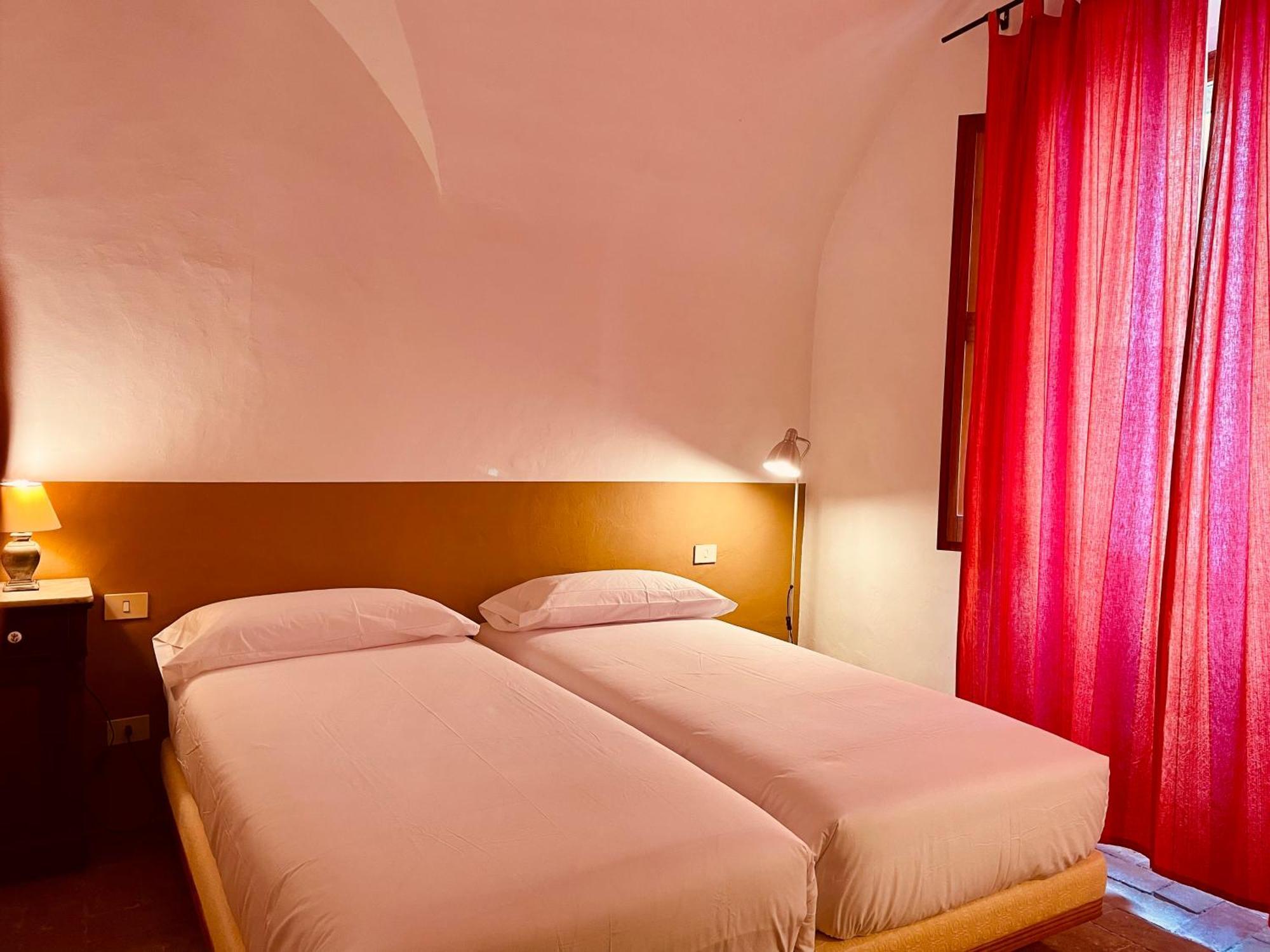 קסטלו דה אמפוריאס Apartaments Can Gibert מראה חיצוני תמונה