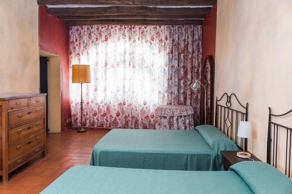 קסטלו דה אמפוריאס Apartaments Can Gibert מראה חיצוני תמונה