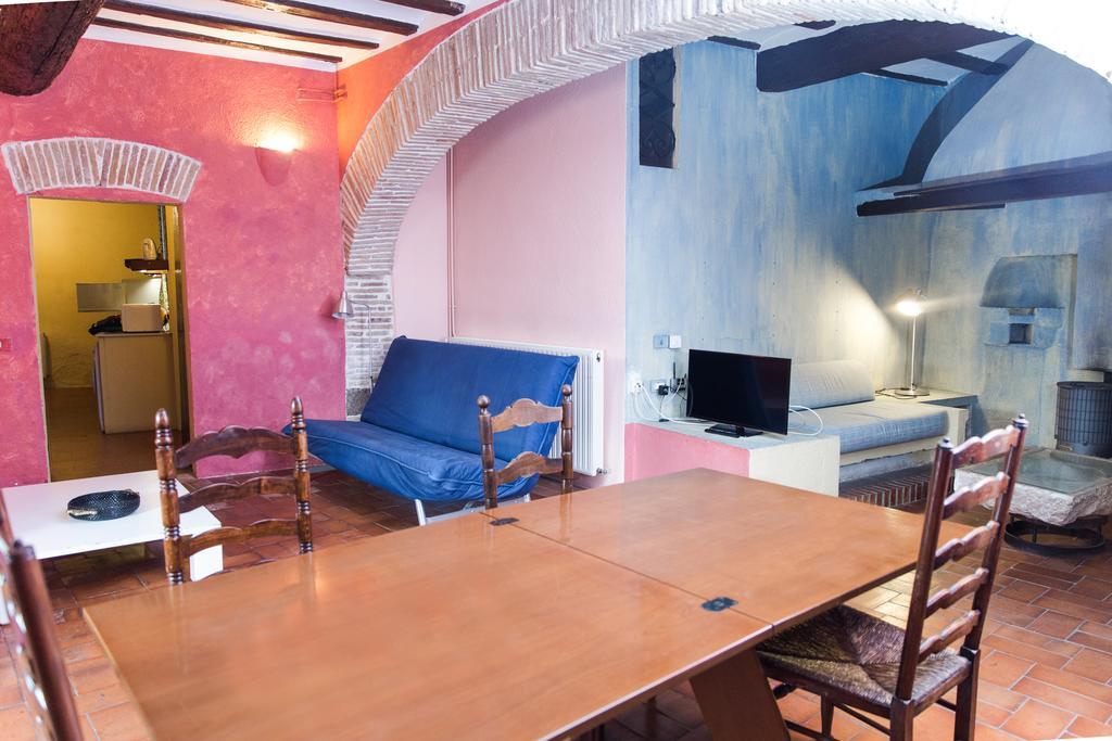 קסטלו דה אמפוריאס Apartaments Can Gibert מראה חיצוני תמונה