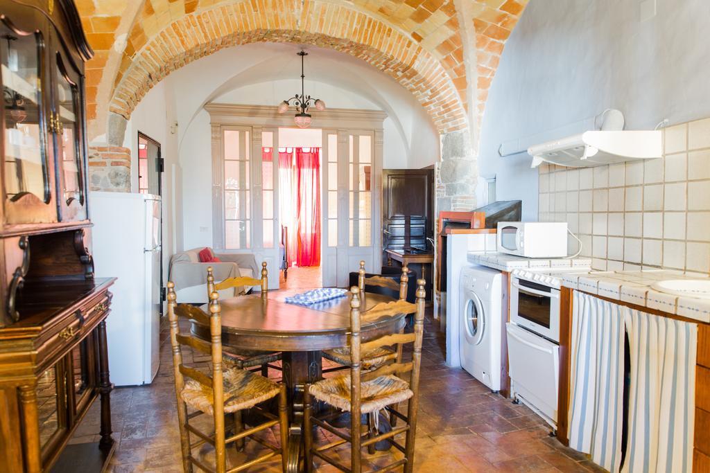 קסטלו דה אמפוריאס Apartaments Can Gibert מראה חיצוני תמונה